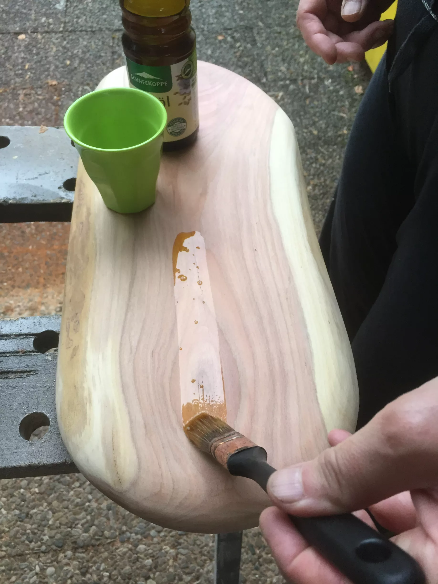 Das Küchenbrett mehrfach mit Leinöl behandelt