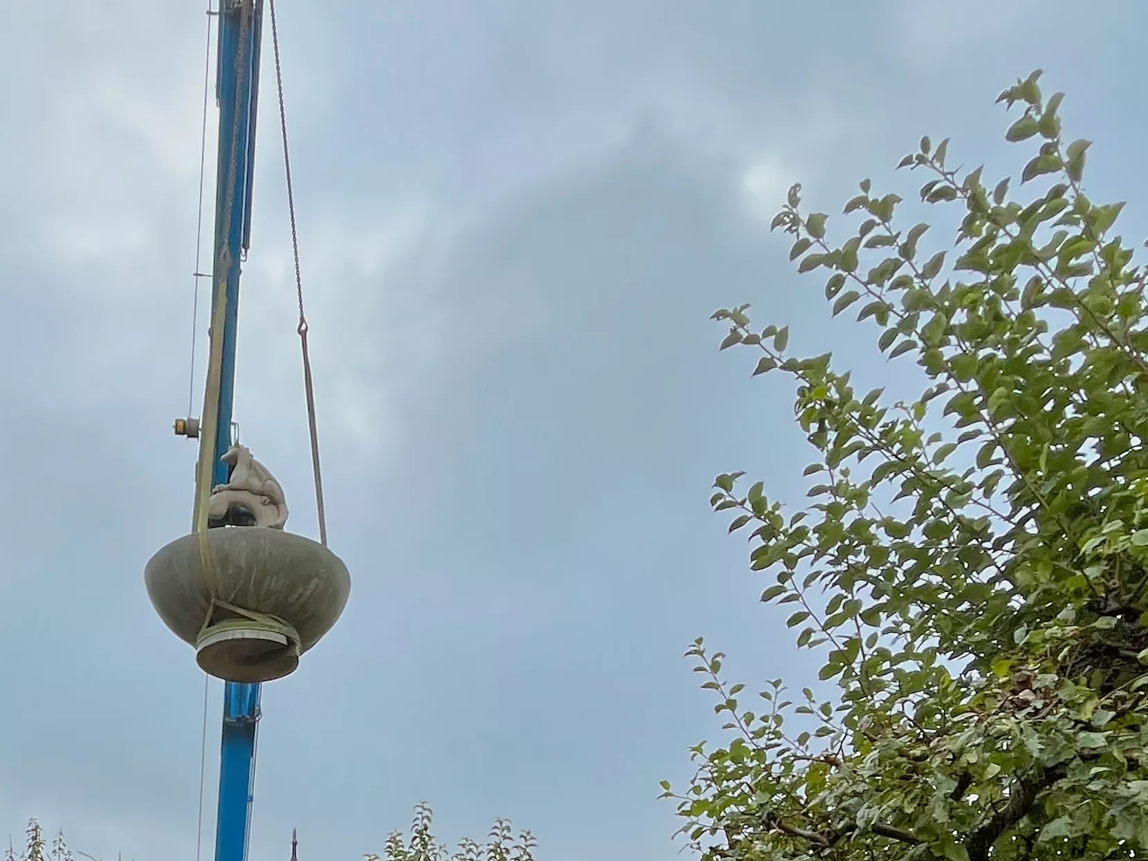 Einrichtung der Drachenschale aus Granitstein