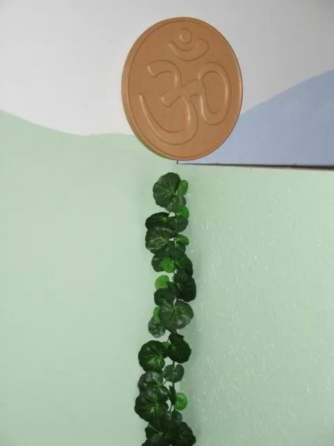 Eine Ranke, die über eine harte Ecke gelegt oder entlang einer Kante geführt wird