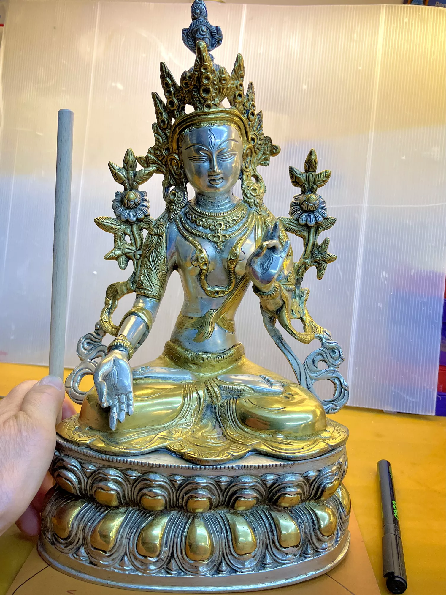 Ungefüllte Tara‑Statue aus Messing vor Beginn der energetischen Füllung