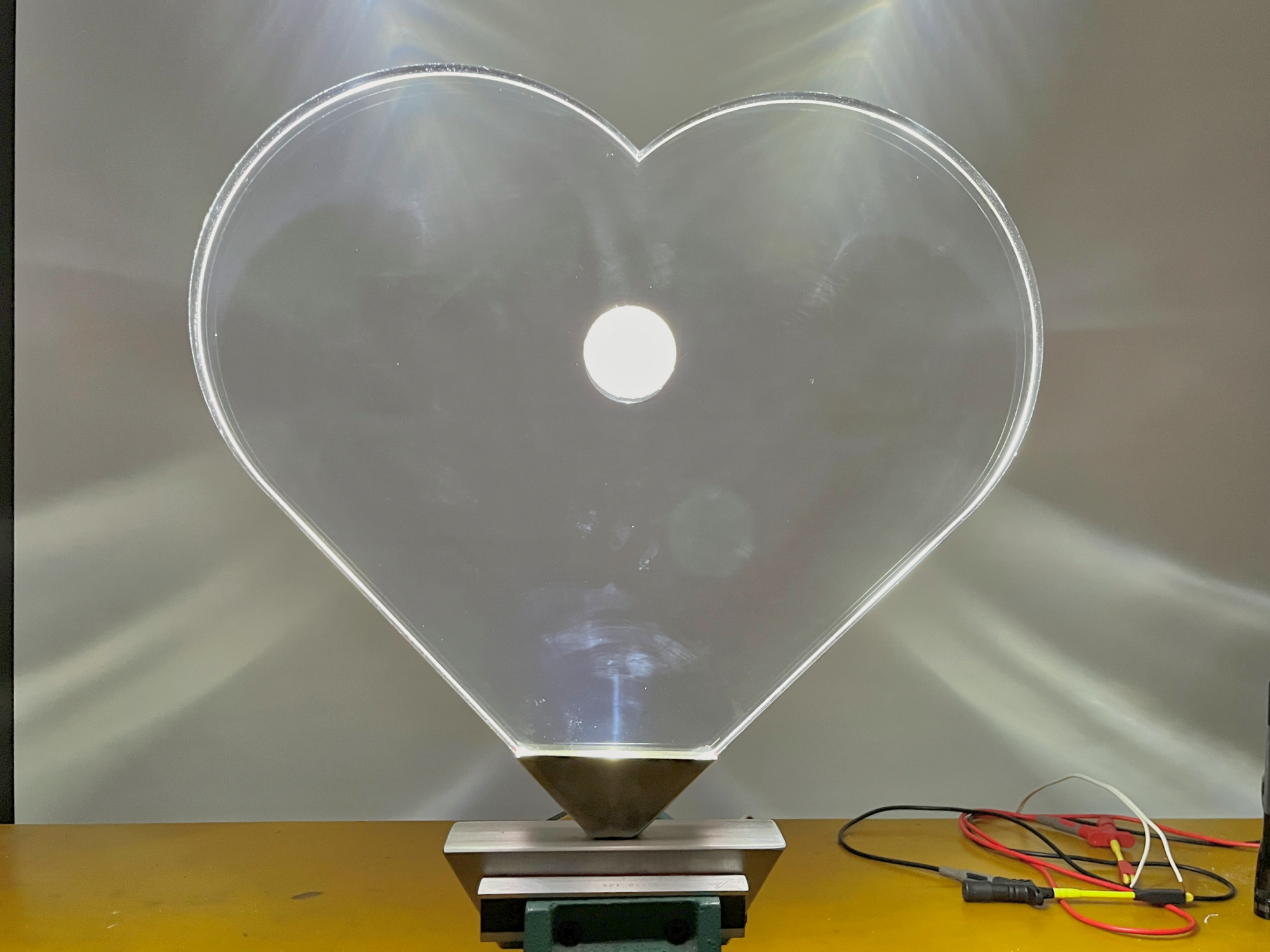 Dieses Projekt zeigt Ihnen, wie Sie den energetischen Herzpunkt Ihres Grundstücks gestalten und rituell aktivieren können.