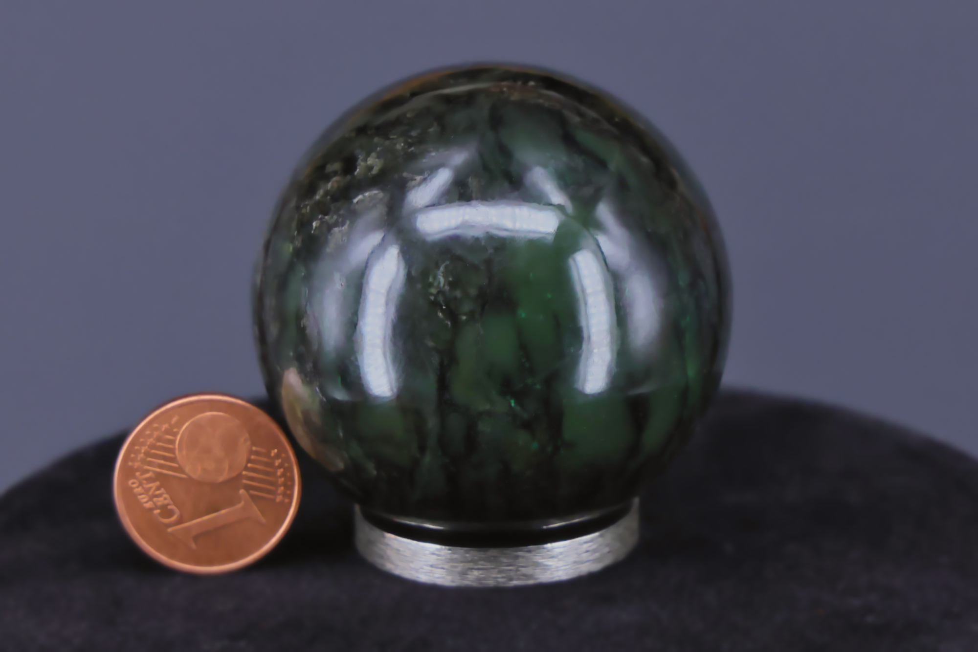 Jade Nephrit Kugel 42 mm auf Metallring Halterung