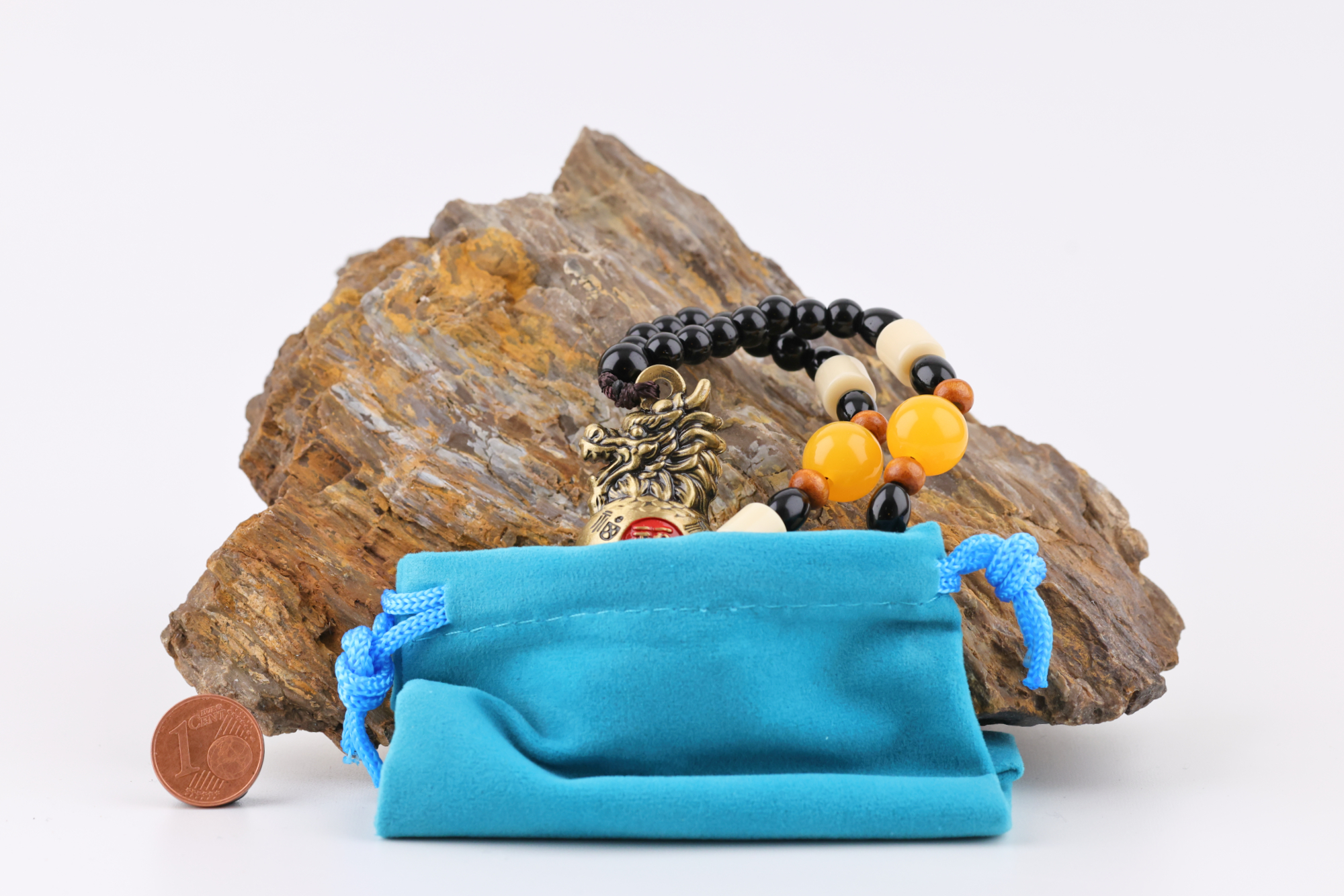 Feng‑Shui‑Glücksbringer in Kürbisform mit Drachenkopf, roten Glückssiegeln und chinesischen Schriftzeichen für Gesundheit, Schutz und Wohlstand.