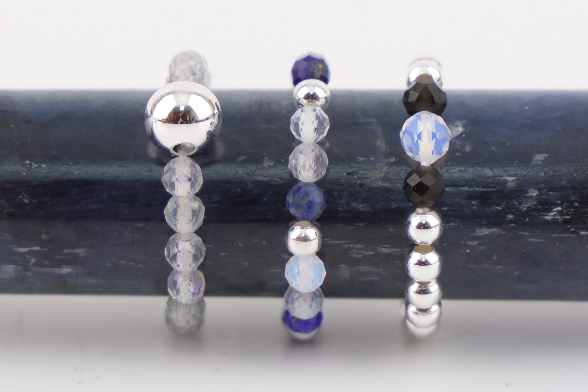 Das Nymph Edelsteinring‑Set – Nordlicht fängt die Bewegung, Tiefe und Farbwechsel des Polarlichts ein. 