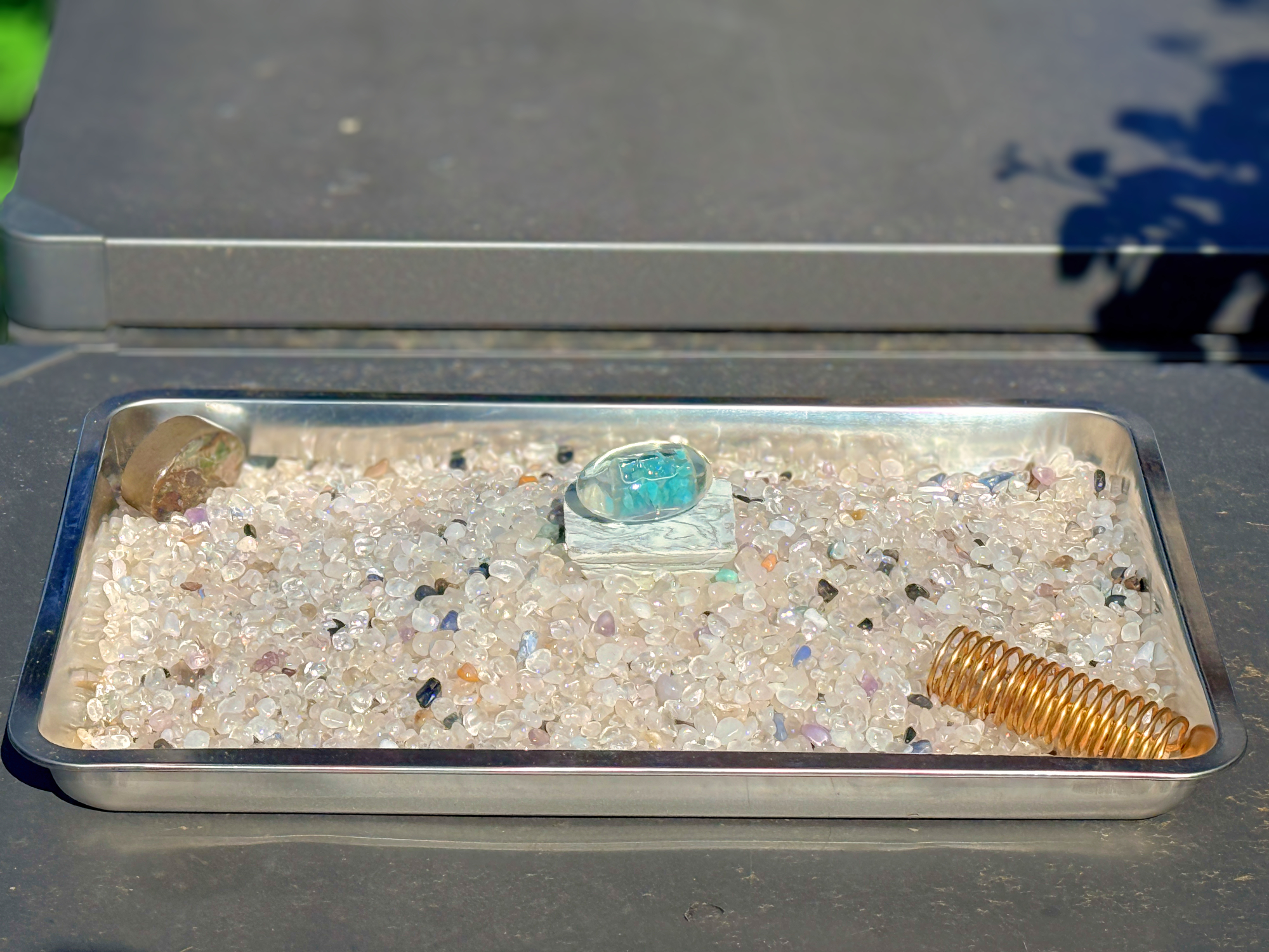 Energetische Aufladung von Quarz Trommelsteine Mix aus Bergkristall, Rauchquarz & Rosenquarz (0,5–1,5 cm)
