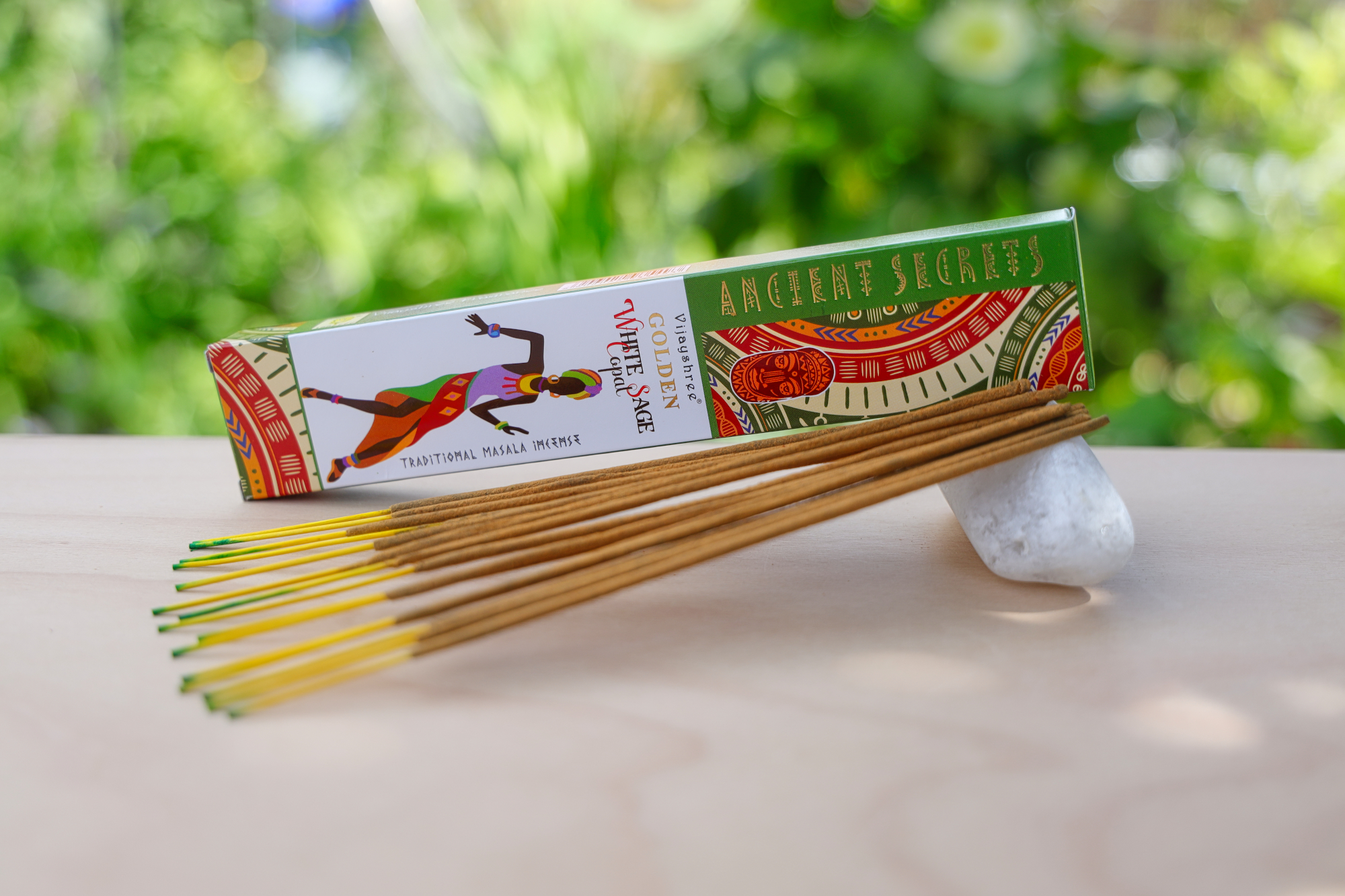  Indische Räucherstäbchen - Golden Copal-Räucherstäbchen und weißer Salbei